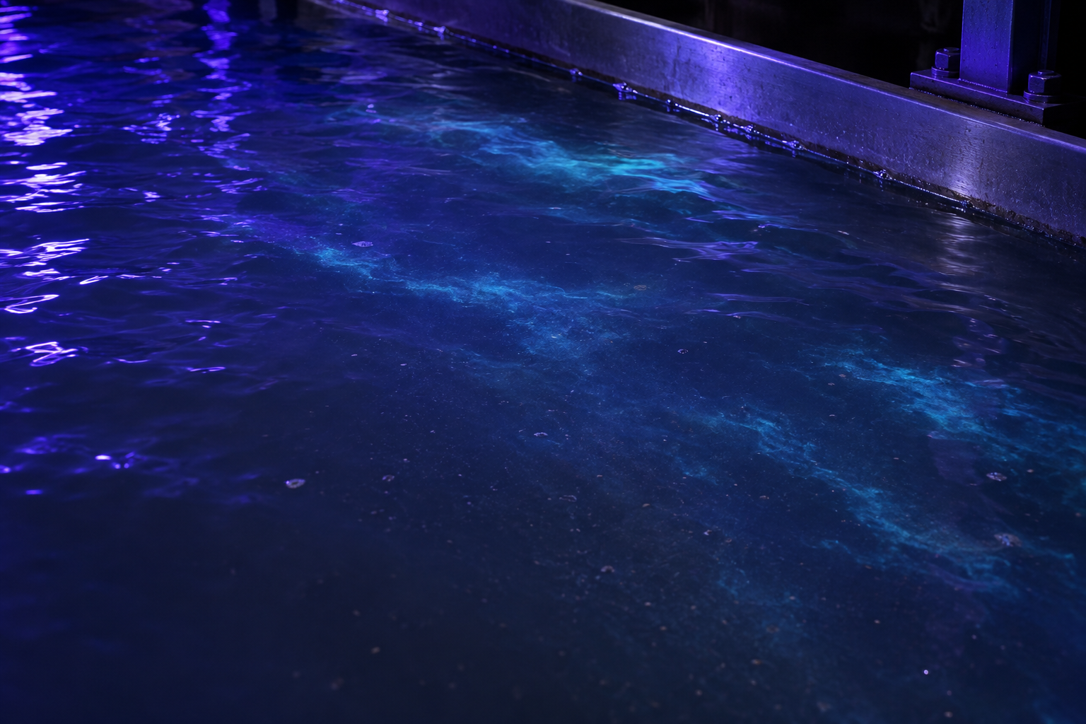 Instalación de análisis espectral con iluminación violeta